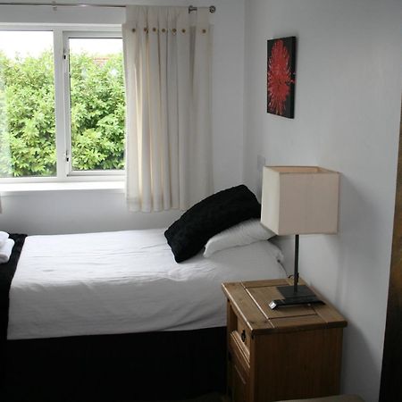 The Leaking Well Bed and Breakfast Dunhampton Buitenkant foto